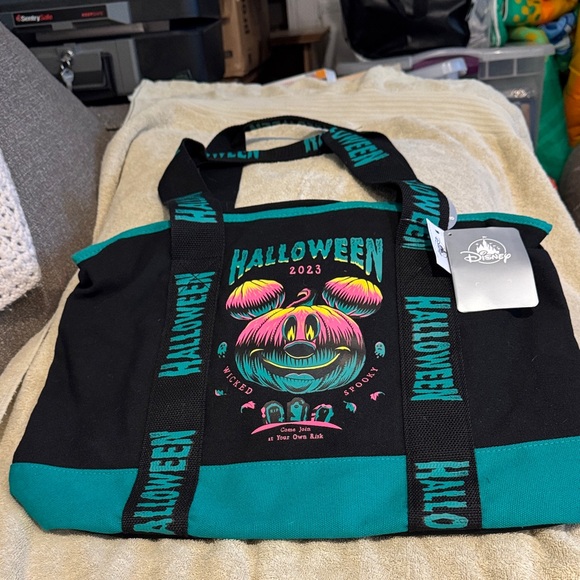 Disney Parks Halloween 2023 Wicked Special edition glow in the dark canvas tote - Picture 1 of 5